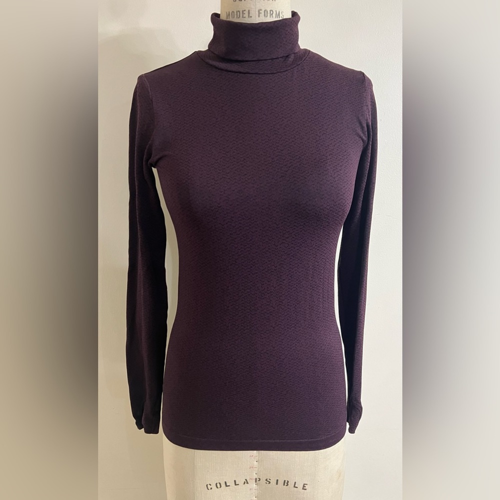 ATHLETA SEAMLESS TURTLENECK TOP SIZE SMALL